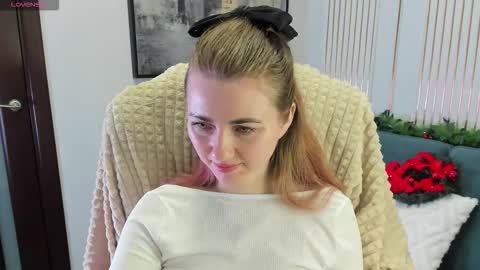 Sofia online show from 12/19/25, 01:01