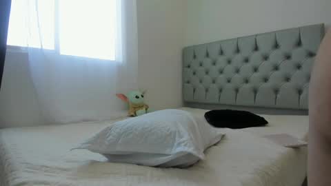 SOFIA independent model  online show from 01/13/25, 05:55