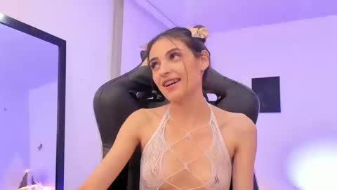 Sofia  Help me reach 5K followers  online show from 09/30/25, 08:58