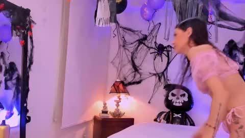 Sofia  Help me reach 5K followers  online show from 10/09/25, 08:40
