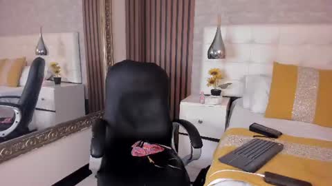 sofiathoompson online show from 06/18/26, 09:41