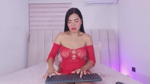 Sofia Velez  online show from 02/13/26, 11:50