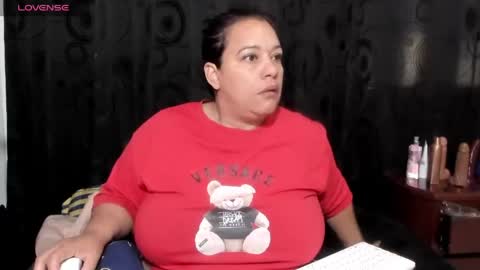Snapshot of sofie_storm chatting on 05/12/26, 12:35 Vicky online show from 05/12/26, 12:35