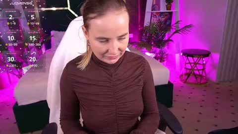 Snapshot of sofiebloom chatting on 10/01/25, 04:51 Sofie online show from 10/01/25, 04:51