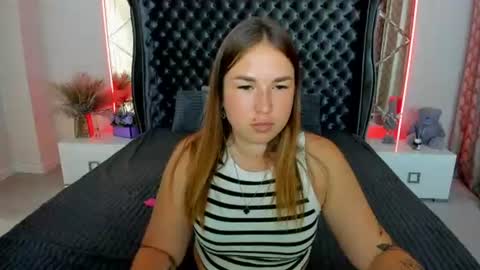 Snapshot of sofii_darling chatting on 07/22/26, 04:43 sofii_darling online show from 07/22/26, 04:43