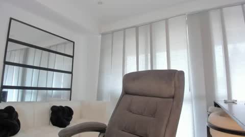    online show from 06/08/26, 07:58
