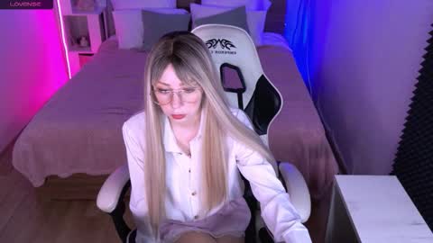 Snapshot of sofiisun chatting on 10/05/25, 04:11 Sofia online show from 10/05/25, 04:11