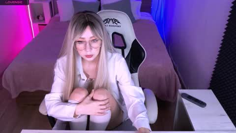 Snapshot of sofiisun chatting on 10/06/25, 03:04 Sofia online show from 10/06/25, 03:04