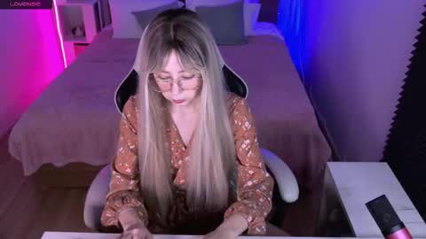 Snapshot of sofiisun chatting on 10/13/25, 04:12 Sofia online show from 10/13/25, 04:12