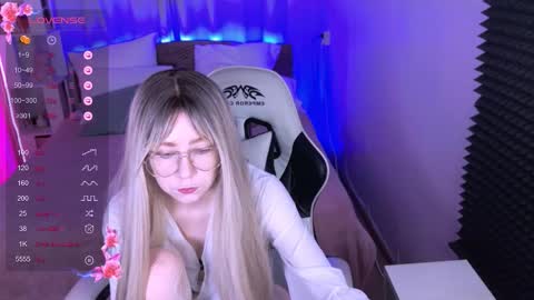 Snapshot of sofiisun chatting on 10/22/25, 02:23 Sofia online show from 10/22/25, 02:23
