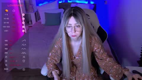 Sofia online show from 11/19/25, 02:11