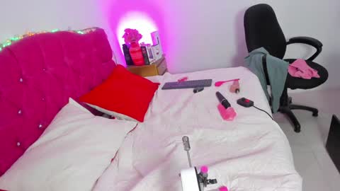 Snapshot of sofijonesx_ chatting on 12/12/24, 10:31 Sofia online show from 12/12/24, 10:31