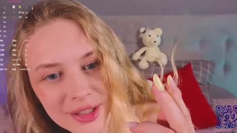 Snapshot of soft_babe chatting on 05/22/26, 08:36 Milisa online show from 05/22/26, 08:36