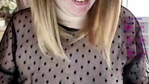 Hi Im Sofia             online show from 04/28/26, 01:27