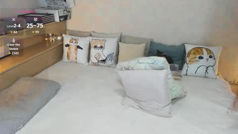 Snapshot of soft_purr_kitty chatting on 10/07/25, 07:22 Mia online show from 10/07/25, 07:22