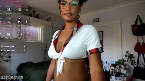 Snapshot of softbby123 chatting on 10/03/25, 07:33 Chloe Kiwi online show from 10/03/25, 07:33