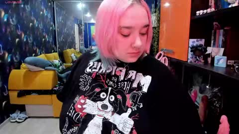 Sofie online show from 04/18/26, 02:15