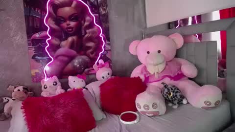 instagram    evalunavelez1. online show from 10/02/25, 06:48