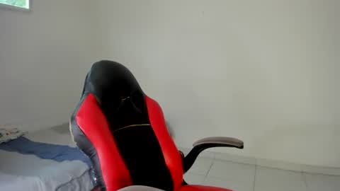 Snapshot of solar_moonie chatting on 09/18/25, 10:01 Moonie  online show from 09/18/25, 10:01