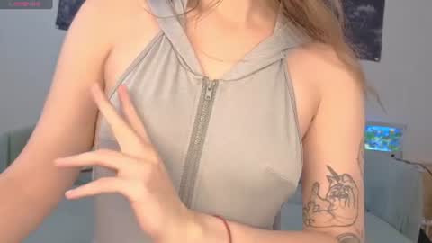 Snapshot of solaralice chatting on 07/08/26, 02:43 SolarAlice online show from 07/08/26, 02:43