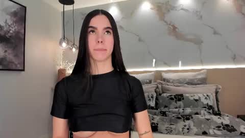 Snapshot of solavelar chatting on 07/23/26, 11:02 Sol Avelar online show from 07/23/26, 11:02