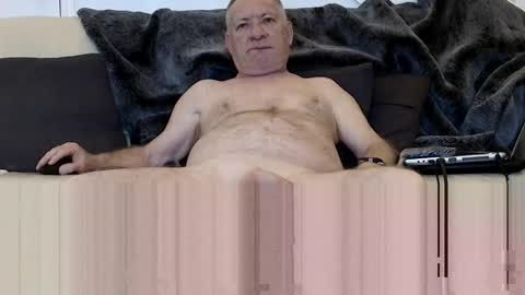 Snapshot of soloman7 chatting on 10/28/25, 05:11 jeff online show from 10/28/25, 05:11