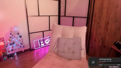 Snapshot of solosara8 chatting on 12/01/25, 04:17 saraIG Solosara8 online show from 12/01/25, 04:17