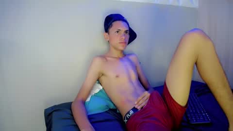 Snapshot of sombra_18 chatting on 07/30/26, 07:35 ESTEBAN online show from 07/30/26, 07:35
