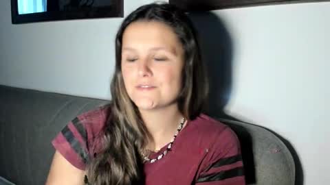 Snapshot of someonesday chatting on 11/18/25, 06:29 SomeonesDay online show from 11/18/25, 06:29