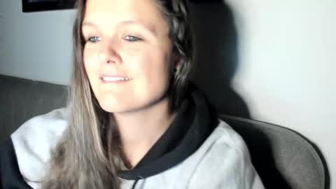 Snapshot of someonesday chatting on 11/29/25, 06:38 SomeonesDay online show from 11/29/25, 06:38