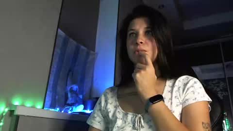 Snapshot of something_sweet00 chatting on 10/19/25, 06:52 Anna online show from 10/19/25, 06:52