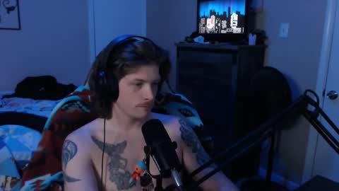 Snapshot of somethinqfunny chatting on 12/07/24, 04:42 Lover Boi online show from 12/07/24, 04:42