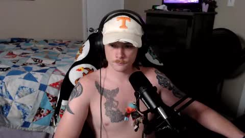 Snapshot of somethinqfunny chatting on 12/19/24, 02:56 Lover Boi online show from 12/19/24, 02:56