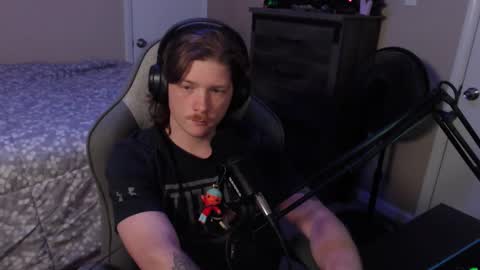 Snapshot of somethinqfunny chatting on 12/30/24, 04:20 Lover Boi online show from 12/30/24, 04:20