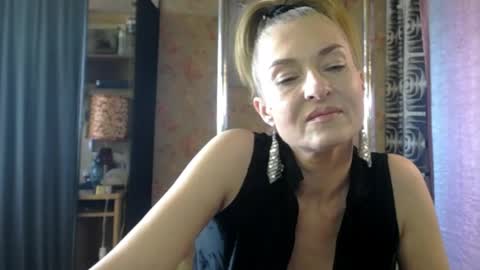 Sonia online show from 04/22/26, 01:56