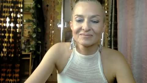 Snapshot of soniadance chatting on 07/04/26, 02:01 Sonia online show from 07/04/26, 02:01