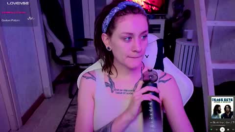 Snapshot of sonicsupergirl chatting on 10/11/25, 08:29 Rie online show from 10/11/25, 08:29