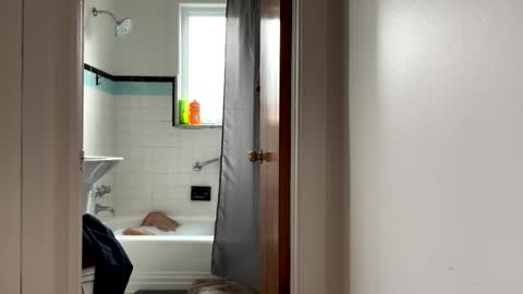 Snapshot of sonnymadraga chatting on 12/22/25, 06:27 Sonny Madraga online show from 12/22/25, 06:27