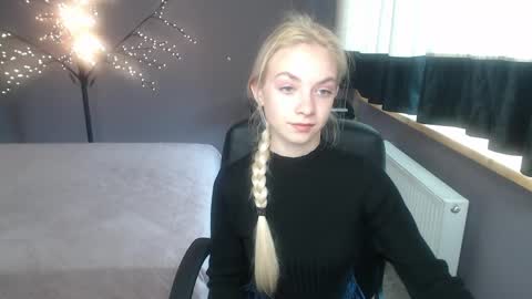 Snapshot of sonnysofia chatting on 04/22/26, 05:32 Sonya online show from 04/22/26, 05:32