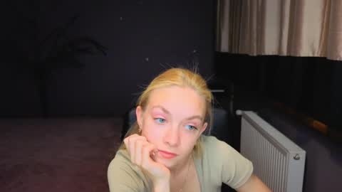 Snapshot of sonnysofia chatting on 05/07/26, 05:40 Sonya online show from 05/07/26, 05:40