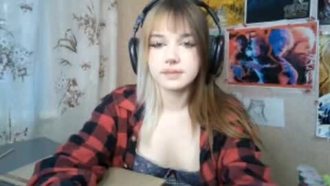 Mila online show from 05/21/26, 03:19