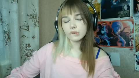 Mila online show from 06/04/26, 04:13
