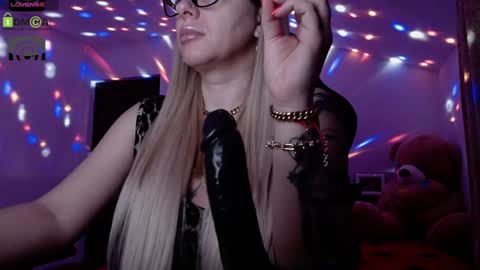 Snapshot of sonyadevon chatting on 12/31/24, 04:06 Sonia online show from 12/31/24, 04:06