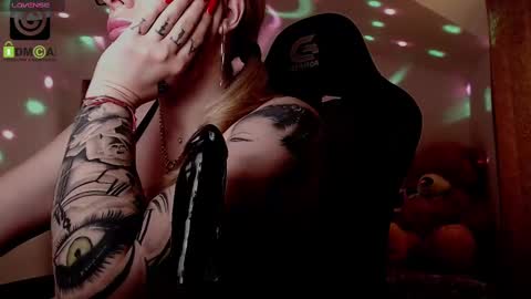 Snapshot of sonyadevon chatting on 02/26/25, 11:20 Sonia online show from 02/26/25, 11:20