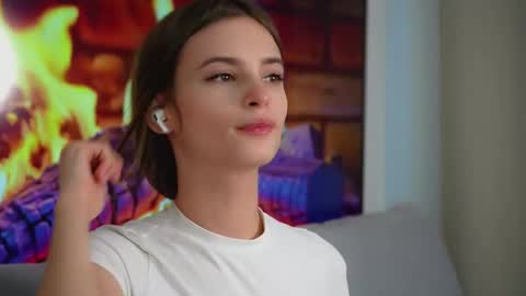 Eva 3 online show from 10/28/25, 09:13