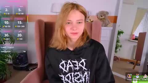 Snapshot of sookonstellita chatting on 10/13/25, 08:31 Litta online show from 10/13/25, 08:31