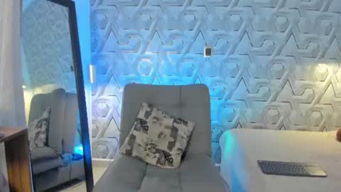 Snapshot of sophi_01 chatting on 07/01/26, 12:18 sophie online show from 07/01/26, 12:18
