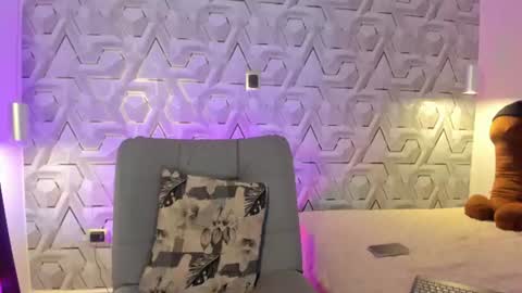 Snapshot of sophi_01 chatting on 07/07/26, 12:31 sophie online show from 07/07/26, 12:31