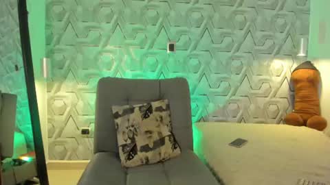 Snapshot of sophi_01 chatting on 07/08/26, 12:31 sophie online show from 07/08/26, 12:31