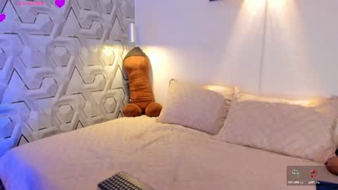 Snapshot of sophi_01 chatting on 07/10/26, 12:30 sophie online show from 07/10/26, 12:30